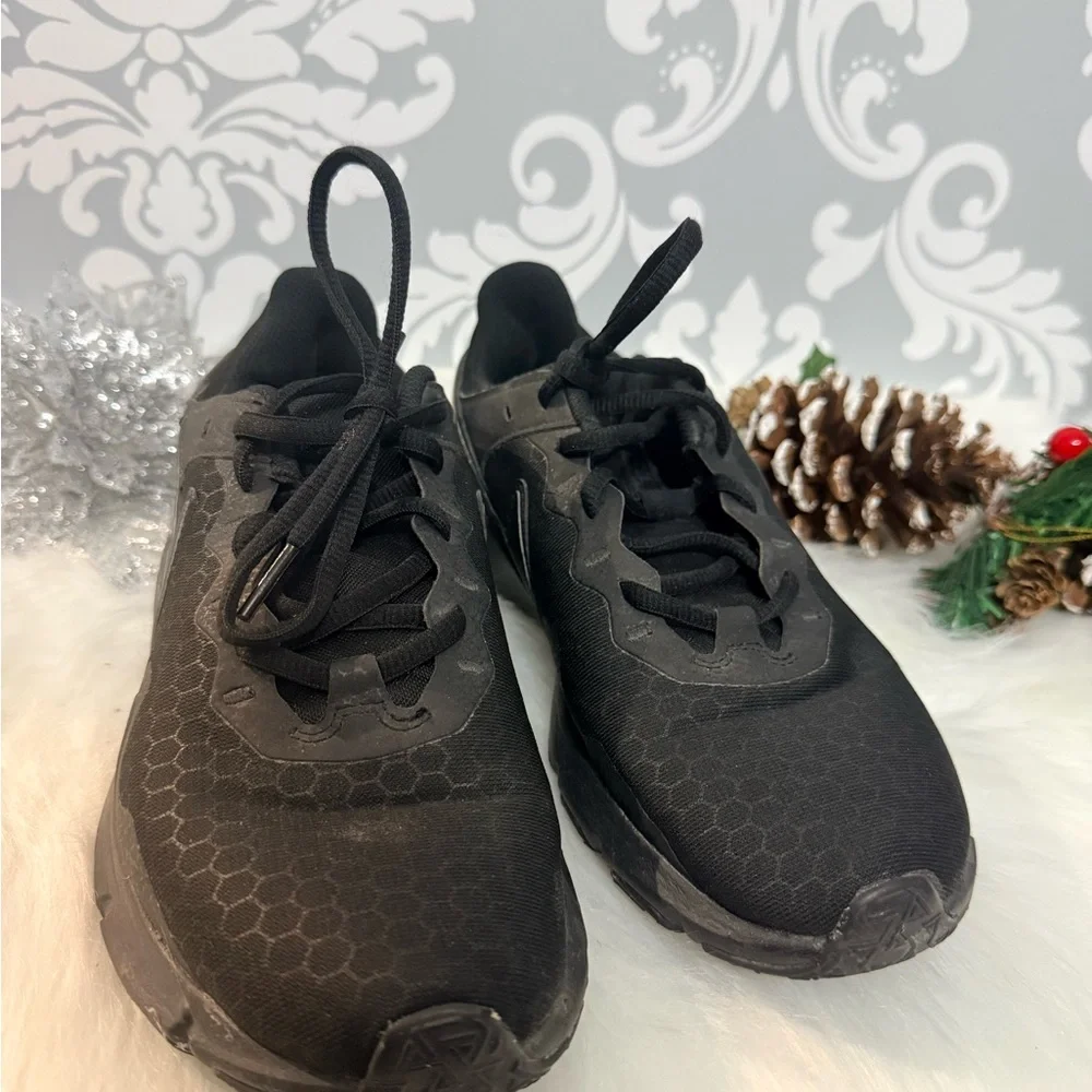 Nike Black Legend Essential 2 Sneakers‎ - Picture 3 of 5